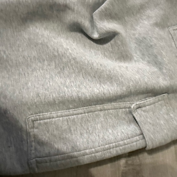 Aritzia Light Gray Cargo Pants Heather Chrome - Picture 6 of 6
